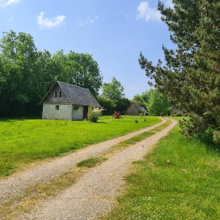 Petite Maison De Campagne Fauguernon Exterior photo